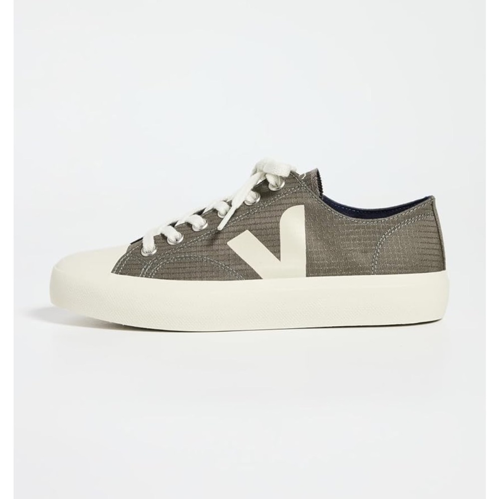 ✨SOLD✨VEJA SNEAKERS✨SOLD✨